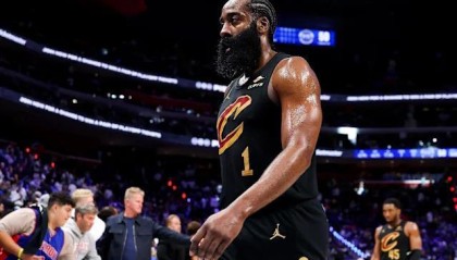 开云体育平台-狂轰27分6助！成NBA历史首人，但你确实老了，很难再拿总冠军了|詹姆斯|湖人|雷霆|骑士|76人_新浪新闻