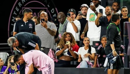 开云-爱游戏-带不动就自己来！啥叫降维打击？请看绝杀梅西！