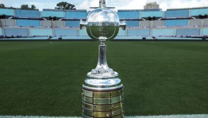 开云登录入口-揭秘解放者杯冠军奖杯 真杯4个 只2队永久留真杯