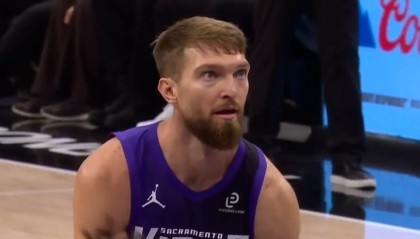 开云登录入口-伤病一点影响都没有！蒙克突破击地 小萨跟进起飞单臂暴扣！